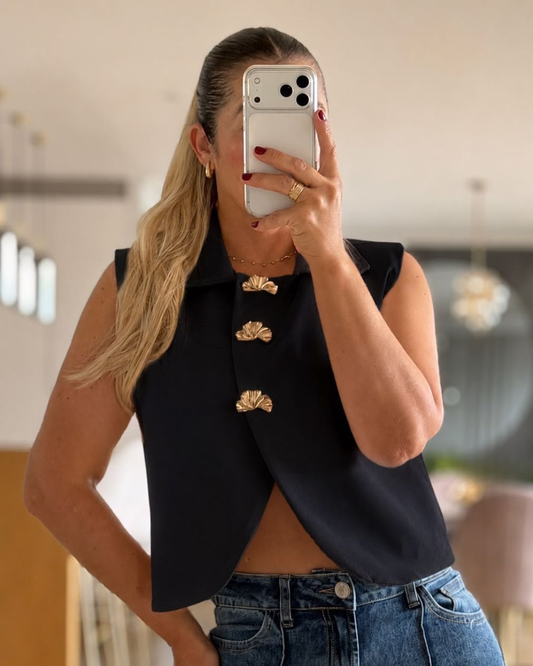 BLUSA SIN MANGAS BOTONES METALICOS