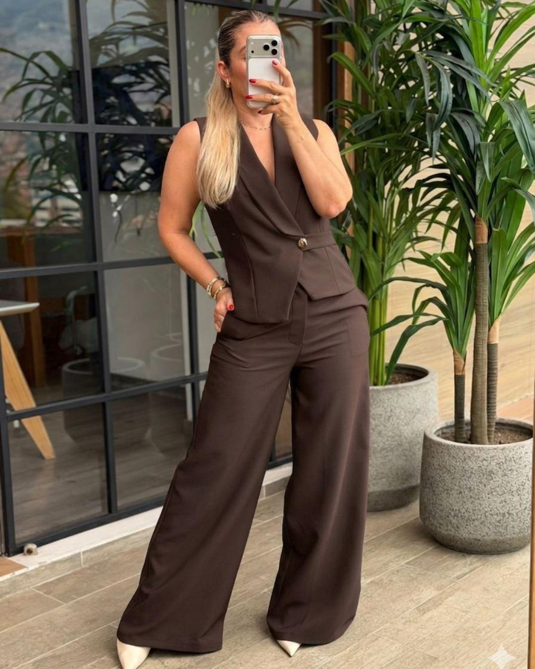 CONJUNTO CHALECO Y PANTALON