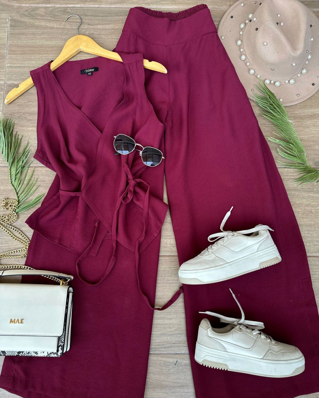 CONJUNTO BLUSA SIN MANGAS Y PANTALON