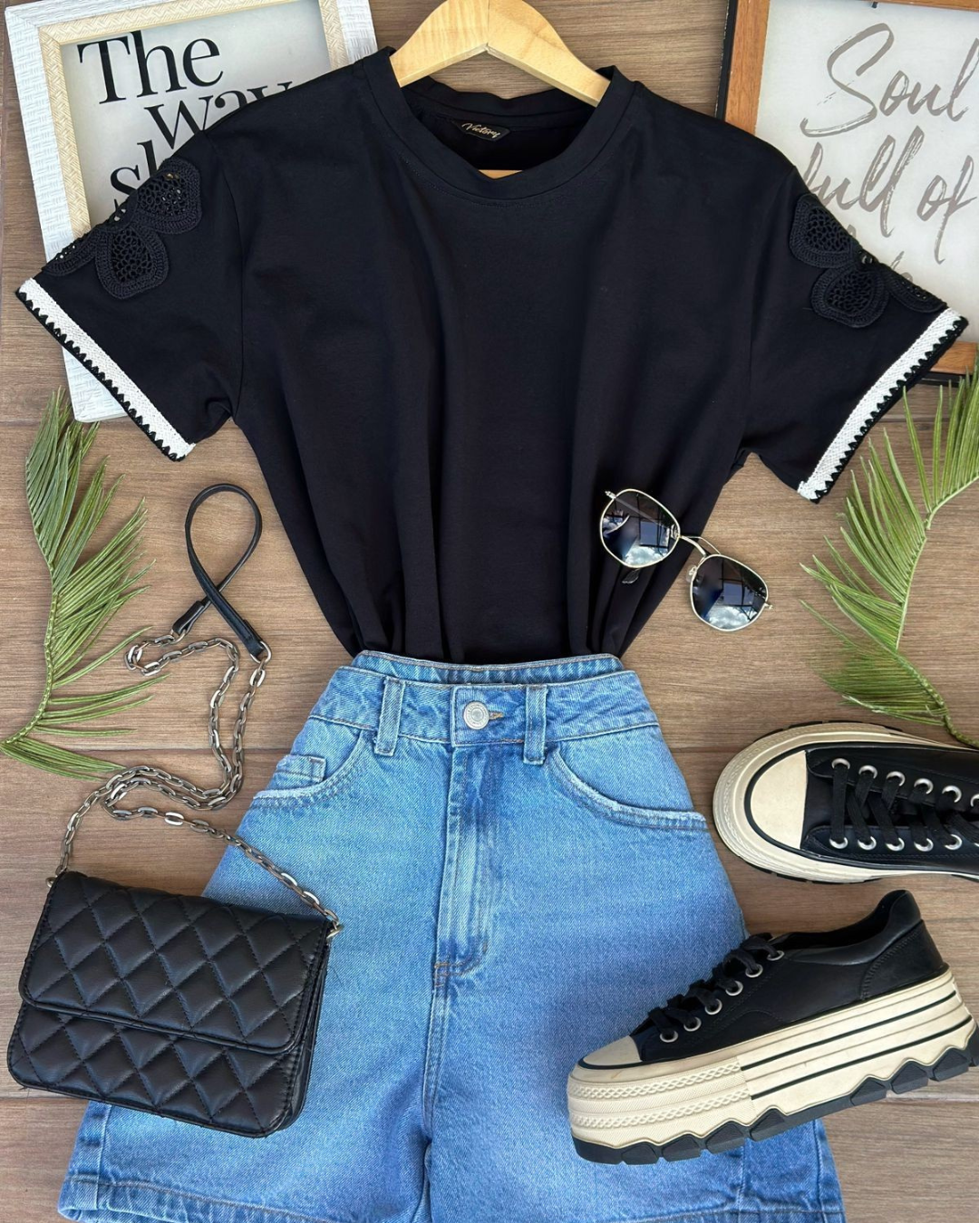 BLUSA CON FLOR BORDADA