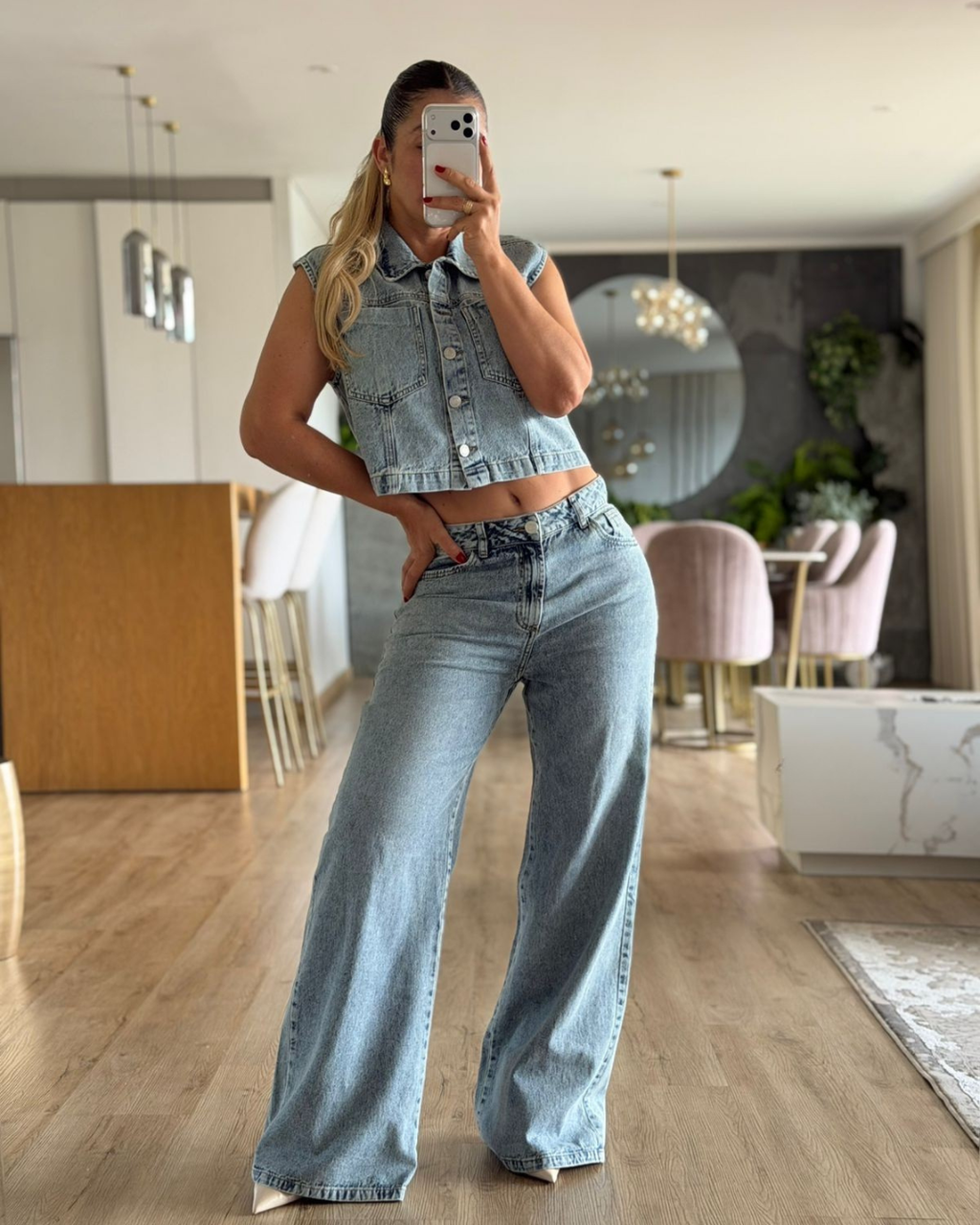 CONJUNTO CHALECO Y JEANS