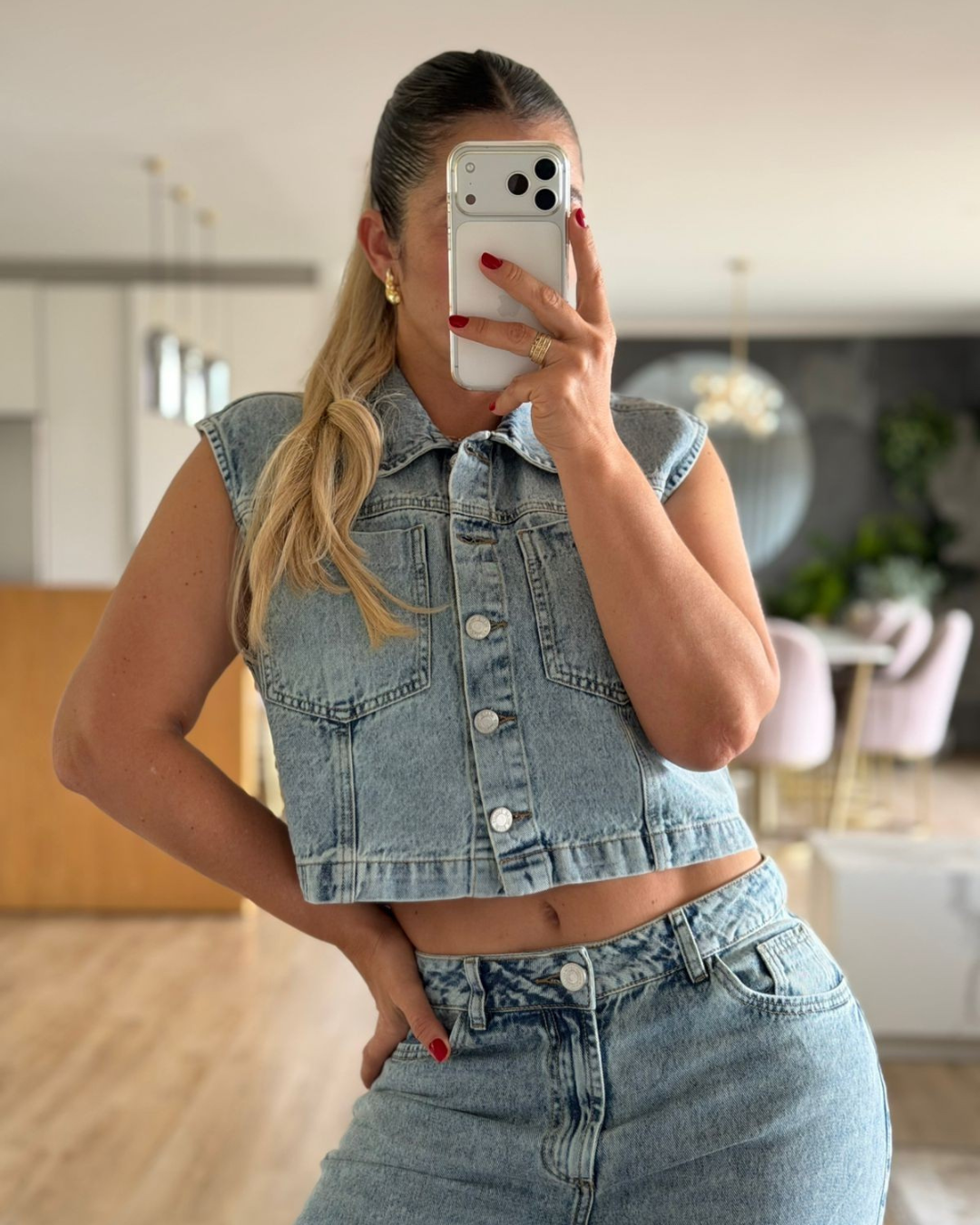 CONJUNTO CHALECO Y JEANS
