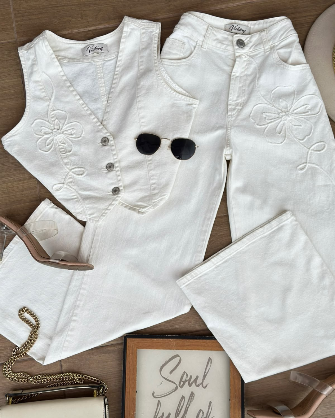 CONJUNTO CHALECO Y JEANS BORDADO