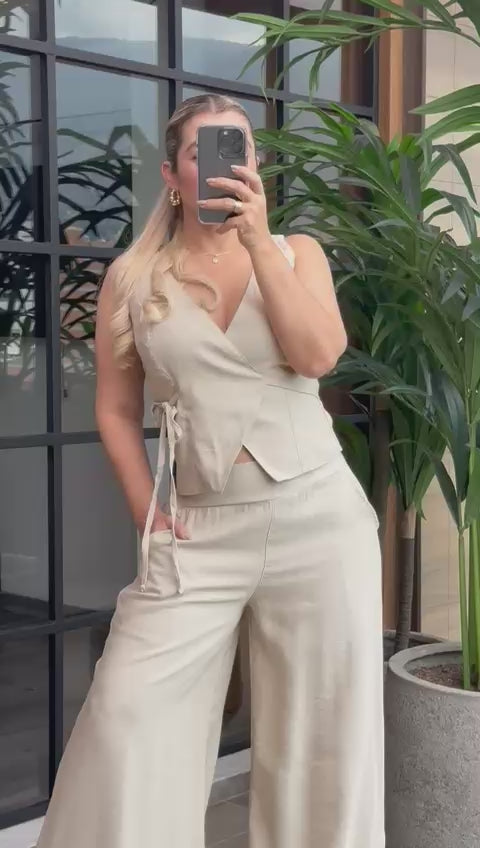 CONJUNTO BLUSA SIN MANGAS Y PANTALON