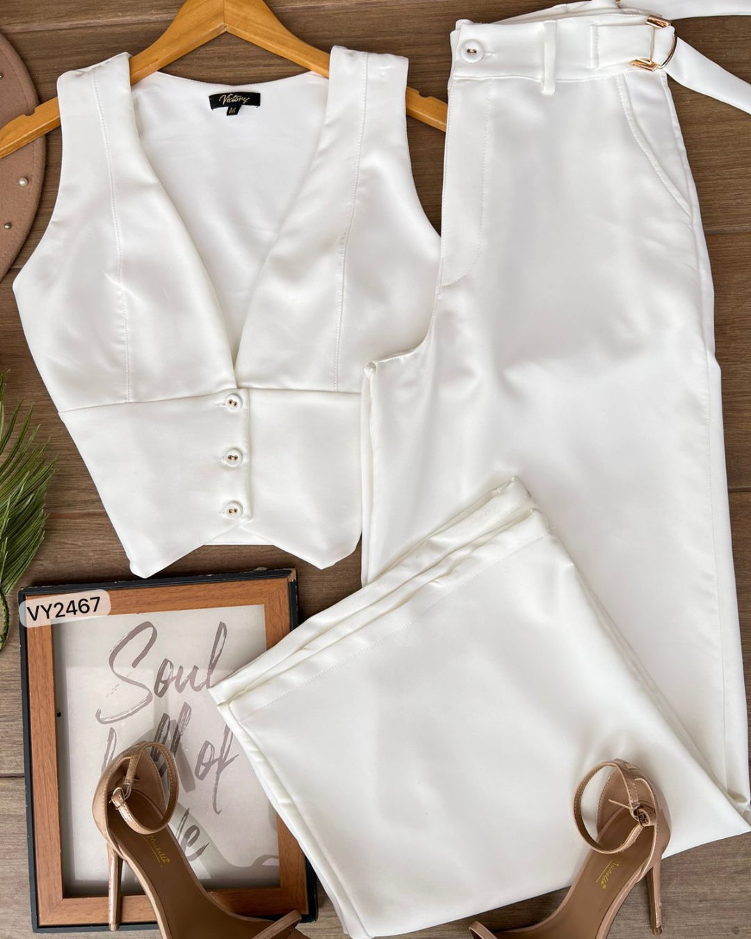 CONJUNTO CHALECO Y PANTALON